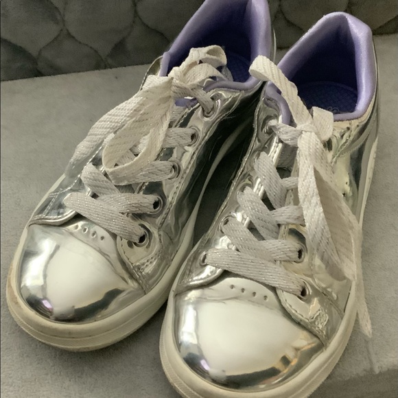 Skechers memory foam, little girls size 1.5 lace up sneakers. Pre-owned. - Picture 1 of 7